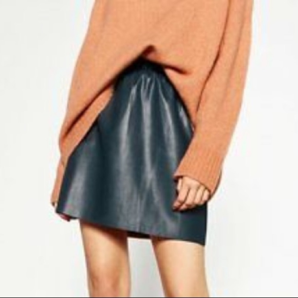 [Zara] Classic Faux Leather Navy Skirt